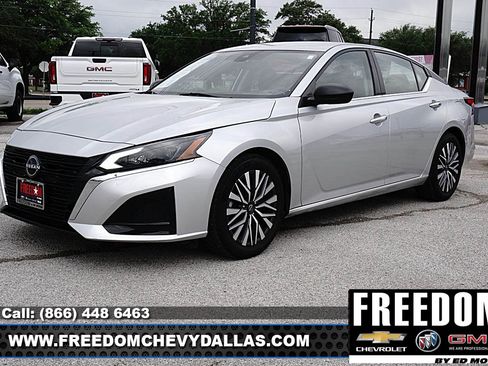 Used 2024 Nissan Altima 2.5 SV FWD image 3