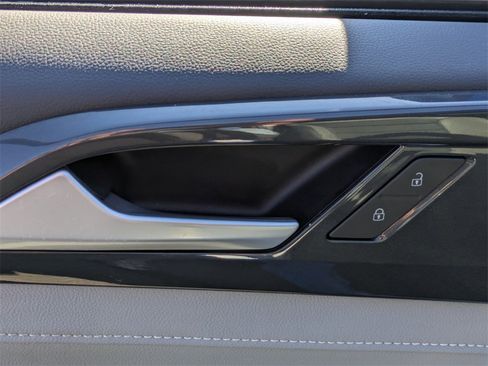Used 2022 Volkswagen Taos SEL w/ Panoramic Sunroof Package image 11
