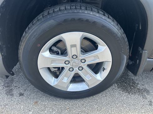 Used 2023 Honda Pilot LX image 9