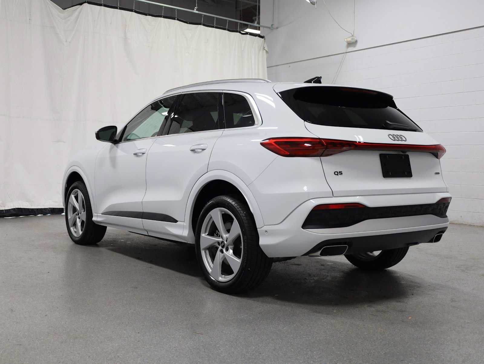 Certified 2025 Audi Q5 Premium w/ Premium Plus AWD/4WD image 3