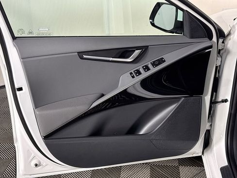 New 2025 Kia Niro EX Touring image 10