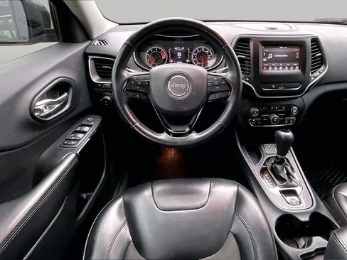 Used 2019 Jeep Cherokee Latitude Plus FWD image 6