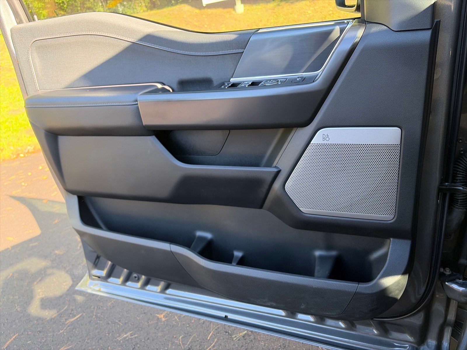 Used 2025 Ford F150 Lariat AWD/4WD image 15