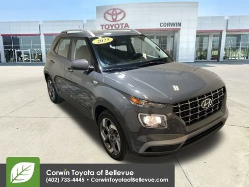 Used 2025 Hyundai Venue SEL image 1