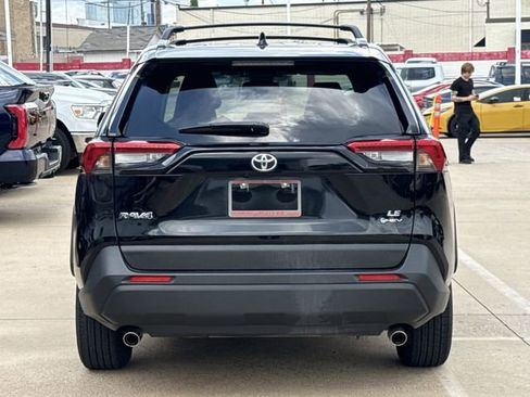 Used 2025 Toyota RAV4 LE AWD/4WD image 5