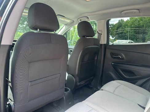 Used 2020 Chevrolet Trax LT FWD image 14