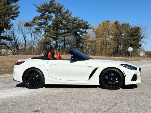 Used 2022 BMW Z4 M40i w/ Premium Package image 8