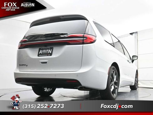 New 2026 Chrysler Pacifica Select image 20
