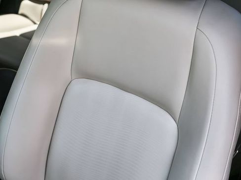 Used 2013 Lexus CT 200h w/ Premium Pkg w/Navigation FWD image 24