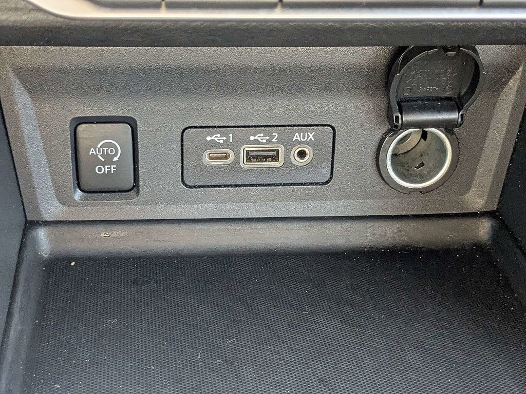 Used 2025 Nissan Sentra SR FWD image 22