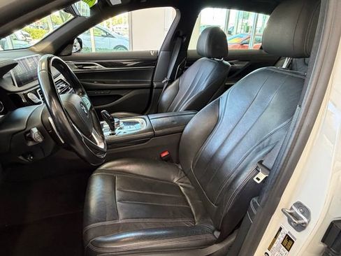 Used 2019 BMW 740i w/ M Sport Package RWD image 5