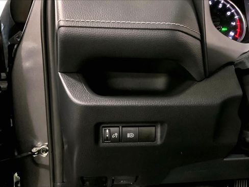 Used 2021 Toyota RAV4 XLE AWD/4WD image 35
