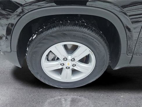 Used 2022 Chevrolet Trax LT w/ LT Convenience Package image 19