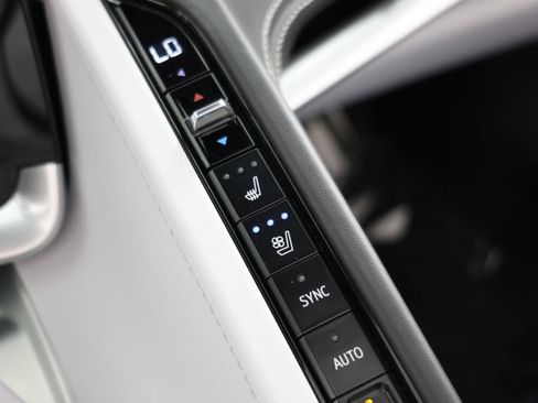 Used 2025 Chevrolet Corvette Stingray Premium Conv w/ Z51 Performance Package RWD image 9