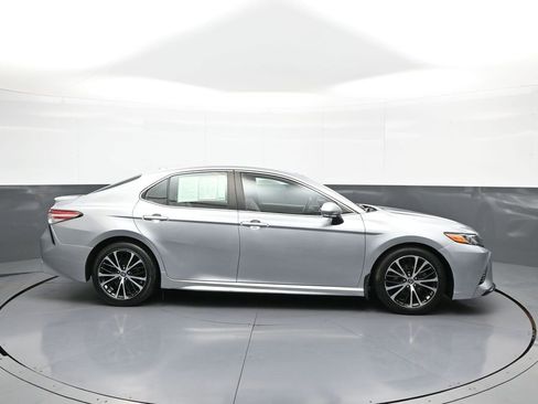 Certified 2020 Toyota Camry SE w/ Cold Weather Package AWD/4WD image 5