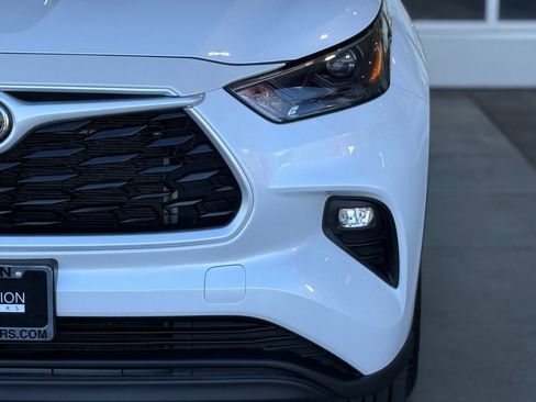 Certified 2023 Toyota Highlander XLE image 6