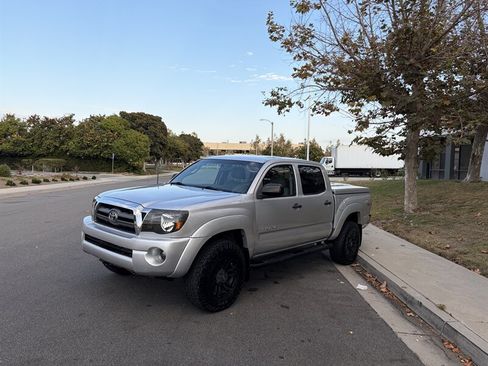 Used 2006 Toyota Tacoma PreRunner w/ TRD Off-Road Pkg #1 RWD image 8