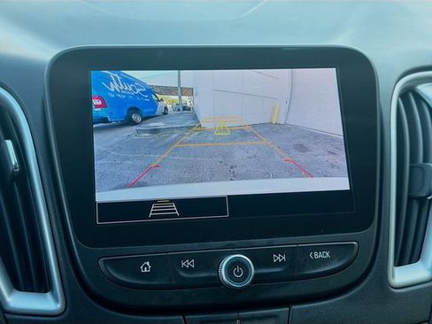 Used 2025 Chevrolet Malibu LT FWD image 11
