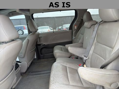 Used 2015 Toyota Sienna XLE Premium image 10