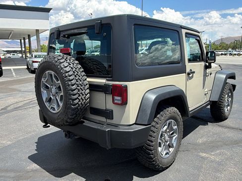 Used 2018 Jeep Wrangler Rubicon w/ Power Convenience Group AWD/4WD image 3