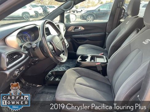 Used 2019 Chrysler Pacifica Touring Plus w/ Advanced Safetytec Group image 18