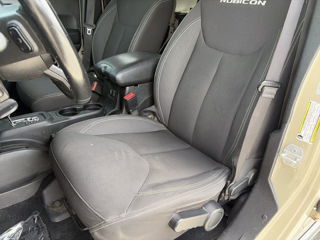 Used 2018 Jeep Wrangler Unlimited Rubicon w/ Connectivity Group AWD/4WD image 12