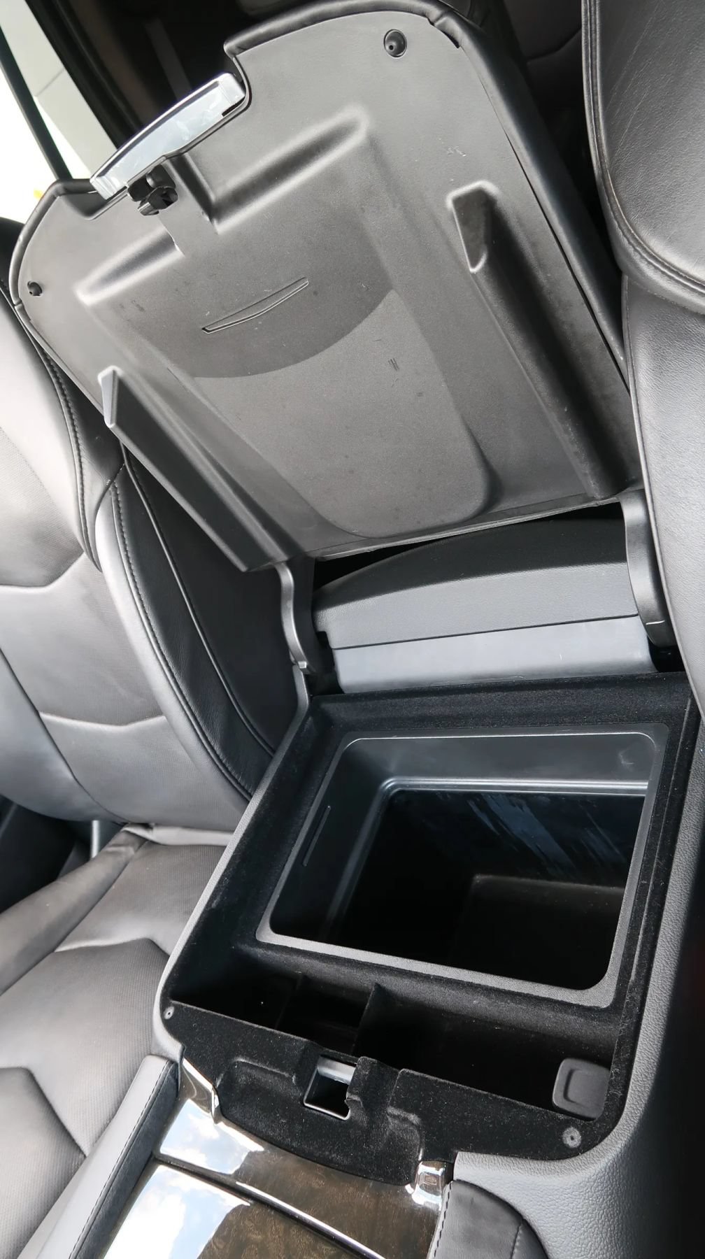 Used 2020 Cadillac Escalade Platinum AWD/4WD image 30