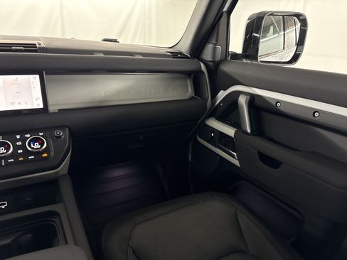 Used 2023 Land Rover Defender 110 X-Dynamic SE AWD/4WD image 29