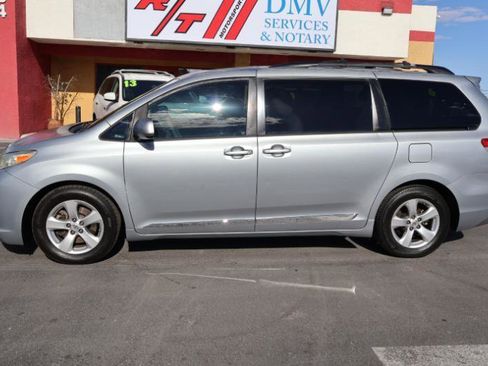 Used 2013 Toyota Sienna LE w/ Towing Pkg FWD image 4