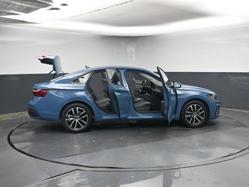 Used 2025 Volkswagen Jetta SE FWD image 46