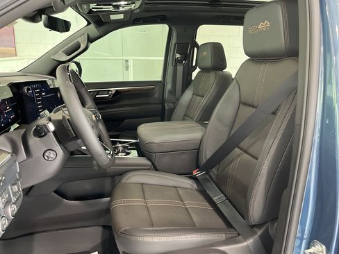 New 2026 Chevrolet Suburban High Country AWD/4WD image 14