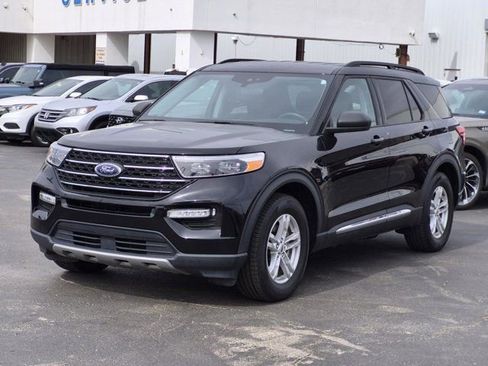 Used 2024 Ford Explorer XLT w/ Equipment Group 202A image 4