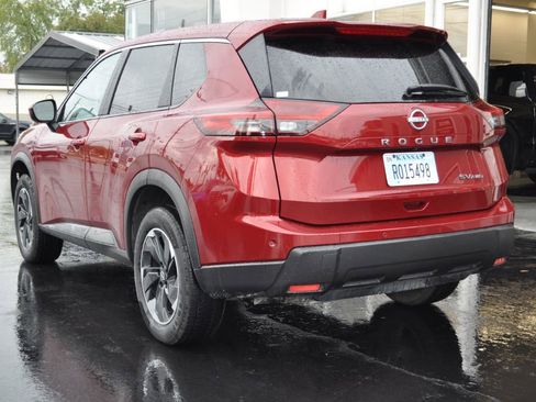 Used 2024 Nissan Rogue SV image 4