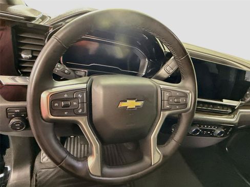 Used 2023 Chevrolet Silverado 1500 LT AWD/4WD image 5