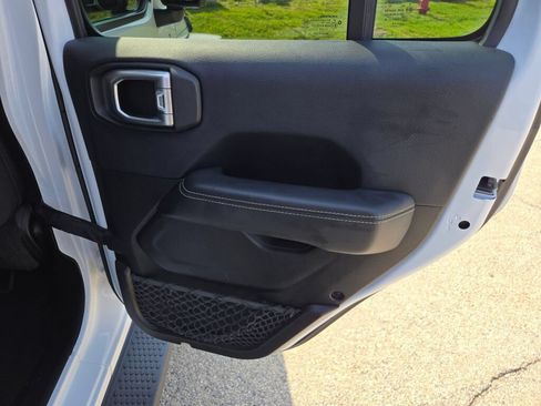 Used 2019 Jeep Wrangler Unlimited Sahara w/ Safety Group AWD/4WD image 10
