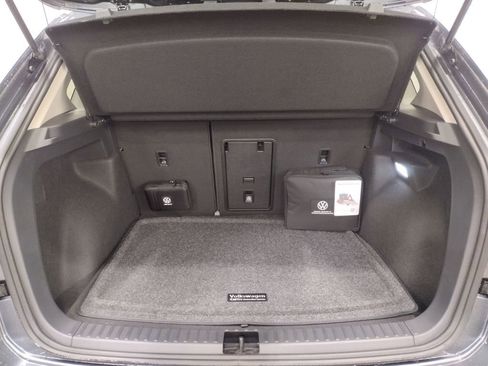 New 2025 Volkswagen Taos SE image 17