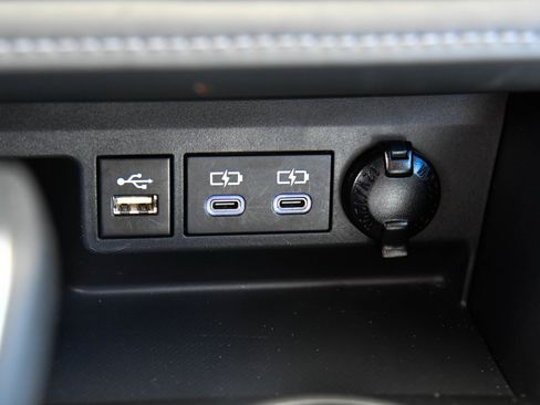 Used 2024 Toyota Highlander XLE FWD image 26
