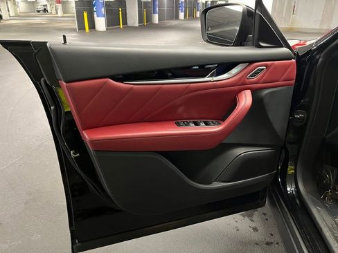 Used 2021 Maserati Levante image 17