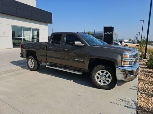 Used 2015 Chevrolet Silverado 2500 LT w/ Z71 Package, Off-Road AWD/4WD image 3