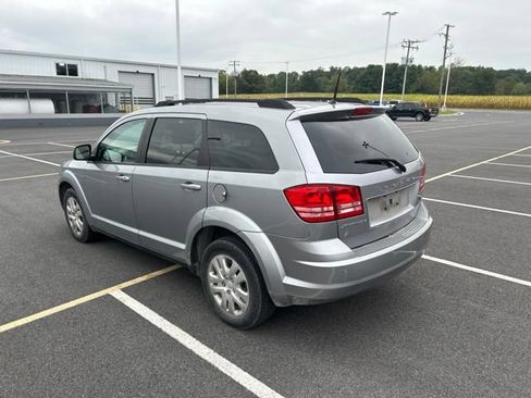 Used 2020 Dodge Journey SE FWD image 3
