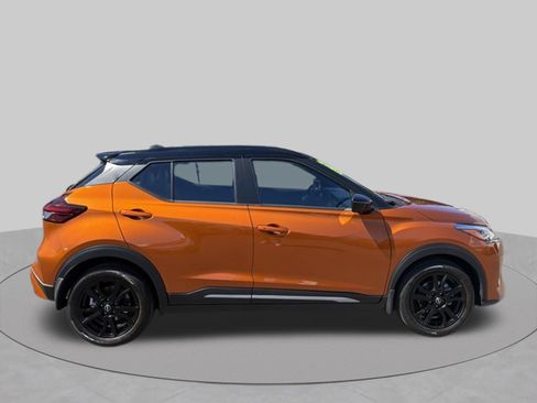 Used 2024 Nissan Kicks SR w/ SR Premium Package FWD image 2