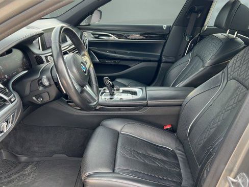 Used 2022 BMW 750i xDrive image 20