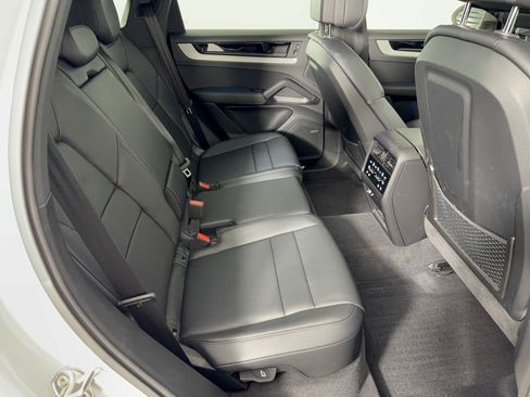 Certified 2024 Porsche Cayenne AWD/4WD image 29