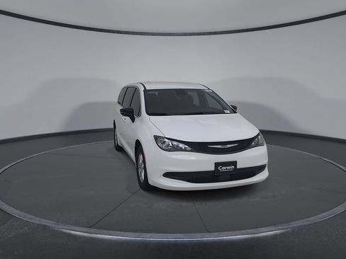 New 2027 Chrysler Pacifica LX FWD image 4