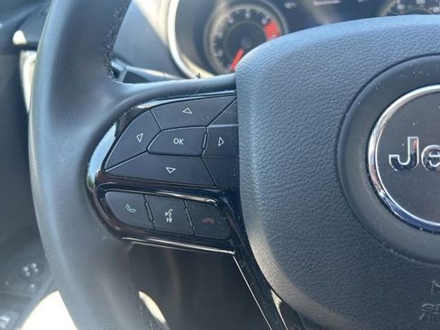 Used 2023 Jeep Cherokee Altitude Lux AWD/4WD image 17