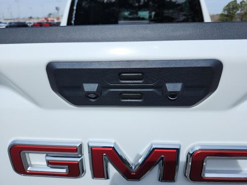 Used 2024 GMC Sierra 1500 AT4 w/ Technology Package image 12