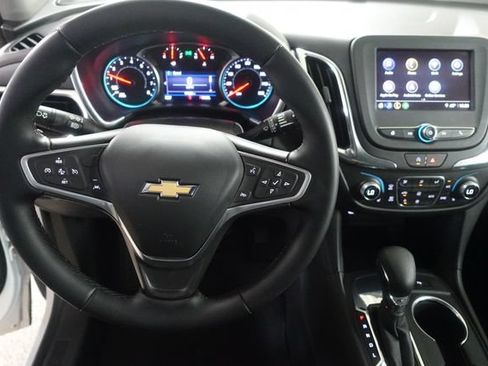 Used 2023 Chevrolet Equinox LT FWD image 12