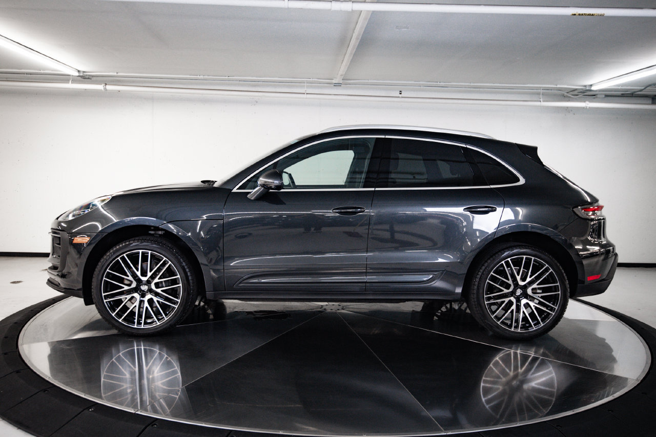 Certified 2026 Porsche Macan AWD/4WD image 2
