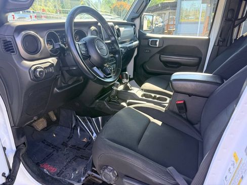 Used 2018 Jeep Wrangler Unlimited Sport w/ Technology Group AWD/4WD image 16