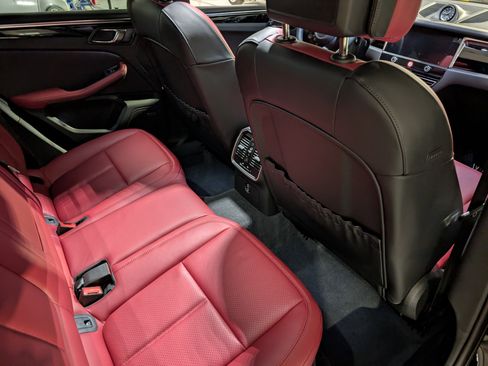 Used 2025 Porsche Macan image 26